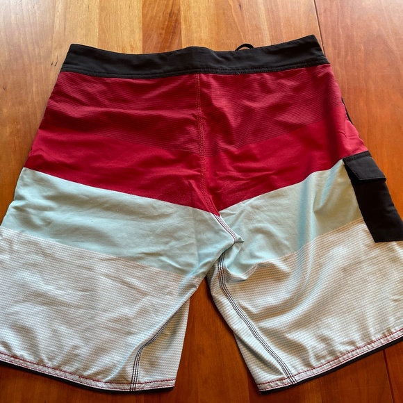 ⭐️ Billabong Swim Trunks - Size 34 - Excellent Condition - Picture 4 of 6